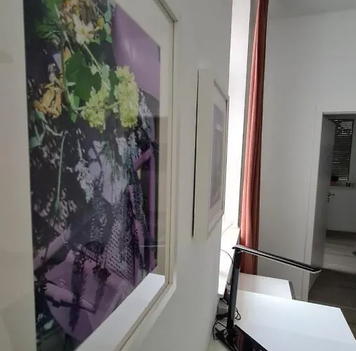 Lavendel, Mit Eigenem Eingang Ein Kleines Haus *