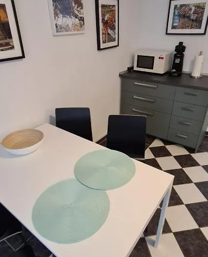 Lavendel, Mit Eigenem Eingang Ein Kleines Haus